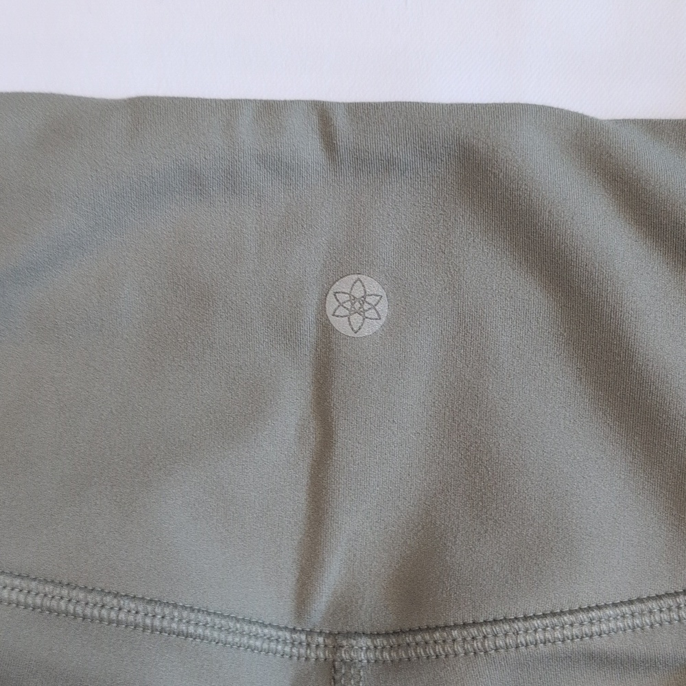 Harmony And Balance Lite Green Leggings Set - Picture 13 of 14